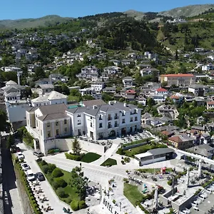 κάντε κράτηση εδώ